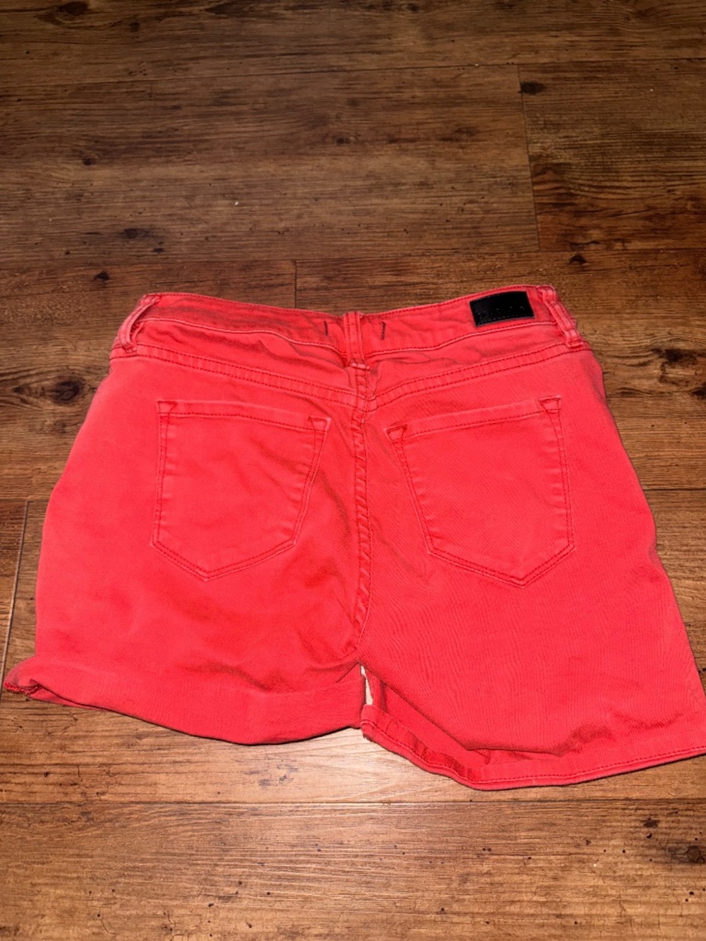 Red shorts - Picture 2 of 2